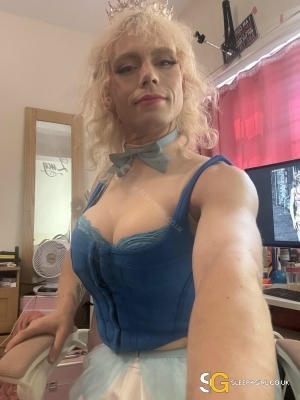 Bisexual Escort Kali 28yr - gangbang