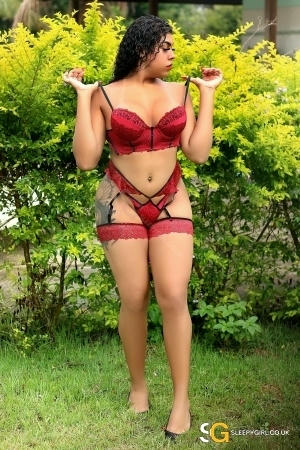 Bisexual Escort Gabriela Reis 23yr - licking