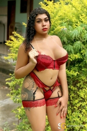 Bisexual Escort Gabriela Reis 23yr - licking