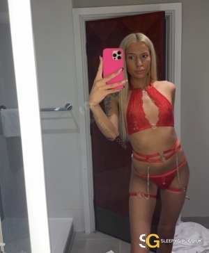 Bisexual Escort Kiera 18yr - licking